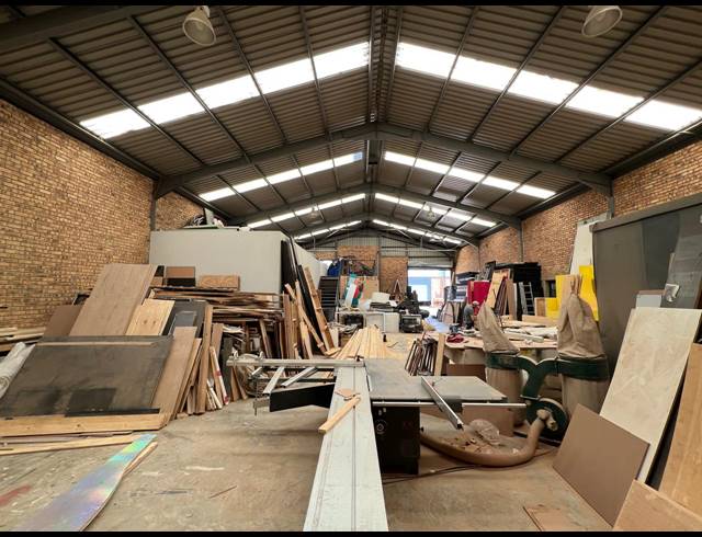 410M² WAREHOUSE TO LET IN STRIJDOMPARK